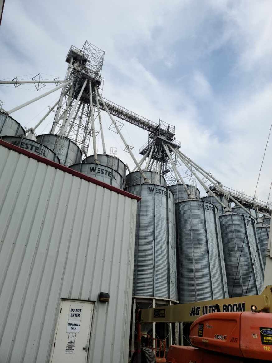 Grain silo installation — Trouw Nutrition Chilliwack